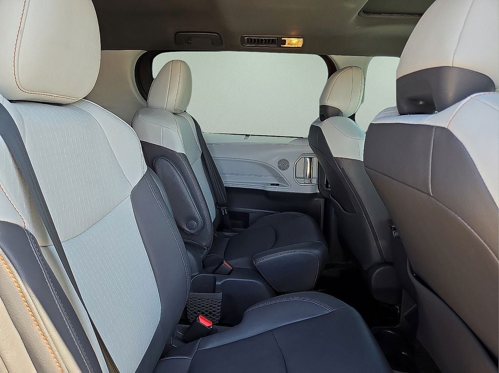 2021 Toyota Sienna XSE 7 Passenger
