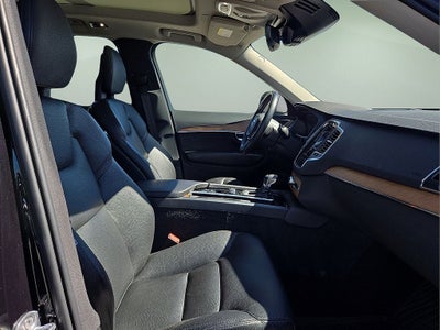 2022 Volvo XC90 T6 Momentum