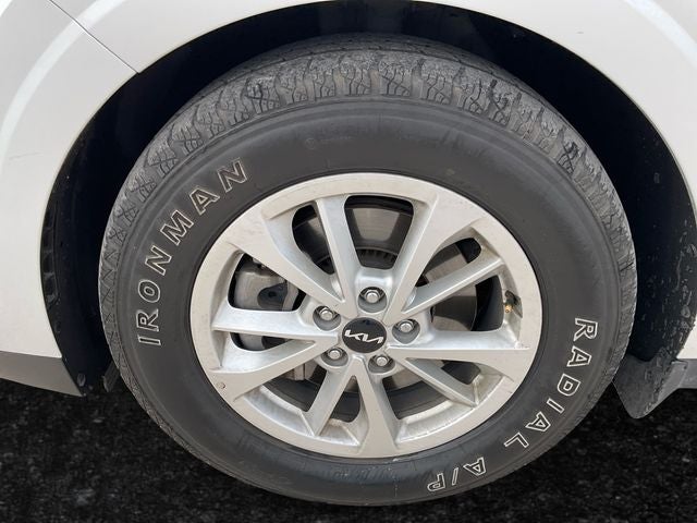 2023 Kia Carnival LX