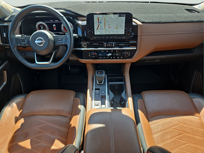 2023 Nissan Pathfinder Platinum