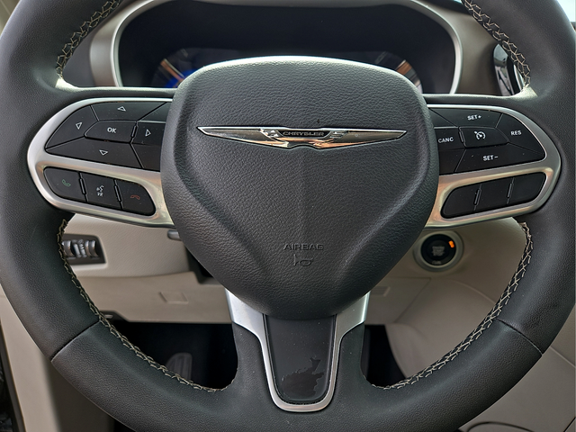 2023 Chrysler Voyager LX