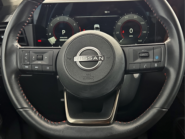 2025 Nissan Kicks SR