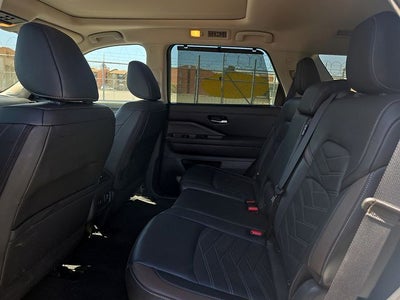 2025 Nissan Pathfinder Platinum