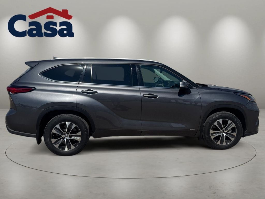 2022 Toyota Highlander Hybrid XLE