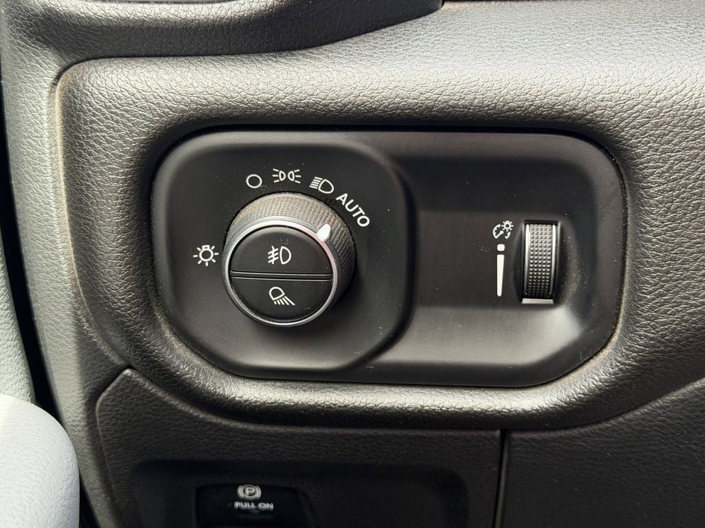 2022 RAM 1500 Big Horn Crew Cab 4x4 5'7' Box