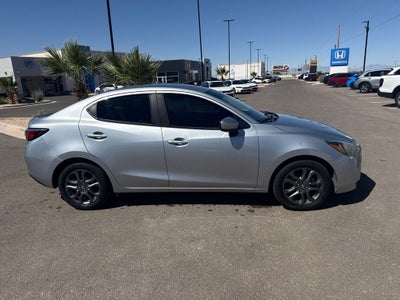 2019 Toyota Yaris LE