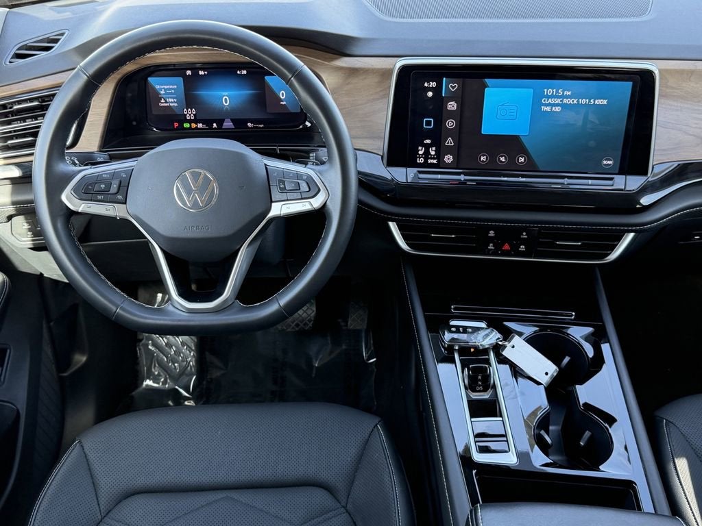 2025 Volkswagen Atlas 2.0T SE w/Technology