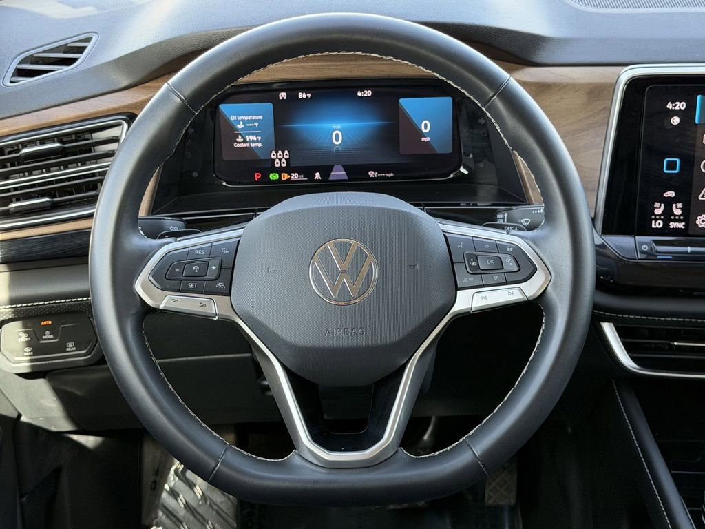 2025 Volkswagen Atlas 2.0T SE w/Technology